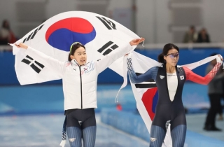 스피드스케이팅 김민선 주종목 500m 金…후배 이나현 銀