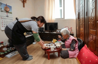 "퇴원 뒤 막막했는데…가사간병사가 날 또 살렸쥬"