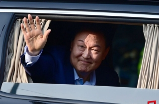 '尹 부부 겨눈 검찰' 서울고검·중앙·남부 동시 수사…1차 사저 압수수색
