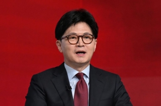 국힘 대선 후보, 계엄 견해차로 '격돌'…한동훈 "불법"·홍준표 "해프닝"