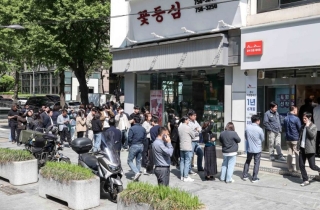 SKT "6일 연속 유심 교체 가입자 30만명대…누적 417만명"