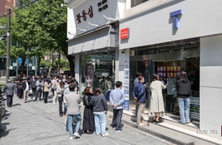 '유심 해킹' SKT, 최고 단계 비상경영체제…"창사 이래 최대 위기"