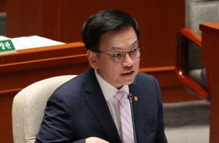 최상목 탄핵안 추진에 전격 사의 ... 韓대행 즉시 수리