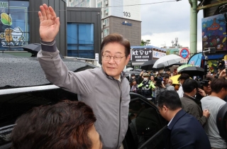 이재명 "피습 우려에 대인 접촉 어려워"…경호 강화·민생 투어 병행