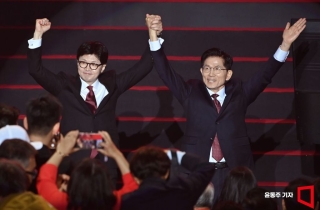 尹탈당에 출격 나선 한동훈…지지율 반등 기대 속 자기 정치 비판도