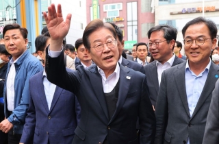 대법 파기환송에도 李 지지율 50% 육박