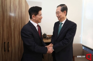 김문수·한덕수, 단일화 회담 시작…손 맞잡고 "고생 많다"