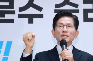 김문수 "강제 단일화 중단하라…내주 토론·여론조사로 단일화"