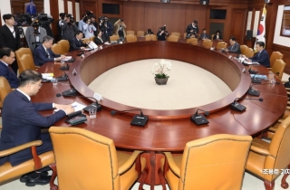 장관 없는 장관회의…"차관주재 회의라 장관님 안 갑니다"
