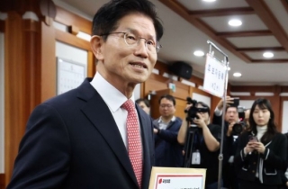 김문수, 대선 후보 등록…"거짓 이겨내는 국민 역량 믿어"