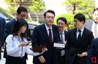 지하 아닌 지상…윤석열, 법원 출석 첫 공개