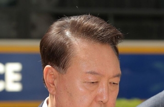 경찰 "尹, 휴대전화 통화내역 확보…비화폰 기록은 아냐"