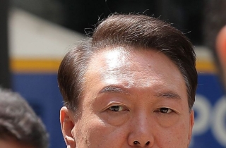서초동 尹규탄집회…"재구속"vs"우리가 지켜야"