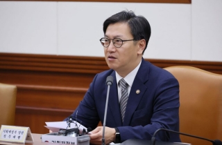 정부, '관세 폭탄' 맞설 방패 구축…반도체~석유화학 맞춤대책 가동