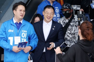 이재명-김상욱, 전북서 만났다…중도보수 확장 지속