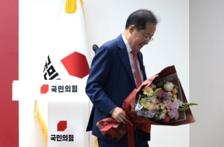 '홍준표 모시기' 총력…국힘, 특사단 보내 김문수 손편지 전달