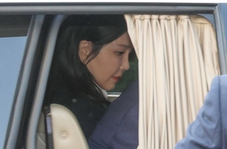 도이치 재수사팀, 김건희 휴대전화 확보…첫 강제수사