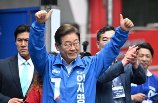 이재명 "김문수와 경쟁 아냐…'대한민국'과 '反대한민국' 세력 전쟁"
