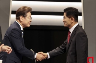 김문수 "사기꾼 없어져야" vs 이재명 "권력남용"…초반 격돌