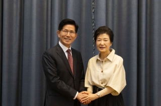 박근혜, 김문수에 "지난 일 연연 말고 뭉쳐서 이겨달라" 당부