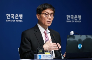 韓 경제 드리운 'R의 공포'…"최종 금리 인하폭 커질수도"
