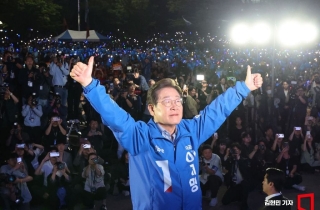 [르포]李 "주가조작 엄단"에 지지자들 '환호'…"내란 종식·민생경제 회복" 파란물결