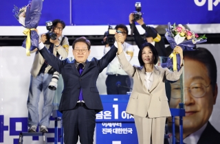 [속보]이재명 "시민 맡긴 사명 잊지 않고 어긋남 없이 이행하겠다"