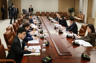 이재명 대통령, 첫 비상경제TF 주재…추경 여력 점검