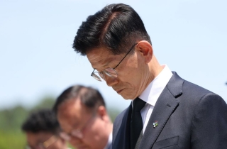 김문수, 또 공개 행보…현충원 참배에 '당권 시동' 해석도