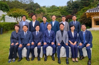 李대통령, 與 지도부와 첫 만찬…SNS에 직접 감회 밝혀