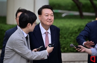 尹, 경찰에 2차 출석요구 불응 의견서…"체포영장 집행이 불법"