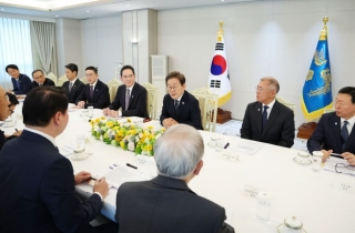 재계 만난 李대통령 "규제 합리화 주력…과감하게 정리할 생각"