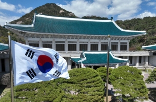 "청와대 관람 8월부터 안돼요"…'대통령 있는 청와대' 언제쯤?