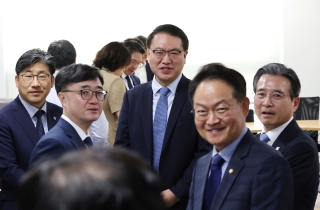 당정, 민생지원금 '전국민 지급' 확정…추경 20조 넘어설 듯