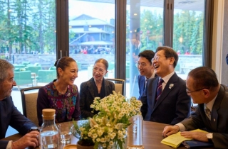 G7 데뷔전서 '돌발 변수'…李대통령, 대안 외교로 승부수