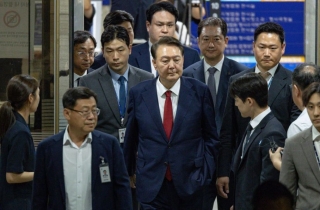 "건강상 이유로…" 재구속 尹, 내란 재판 첫 불참