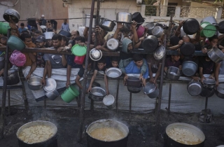 핏덩이 먹일 우유 한 모금이 없어…지독한 죽음의 지대 '가자(Gaza strip)' [world photo]