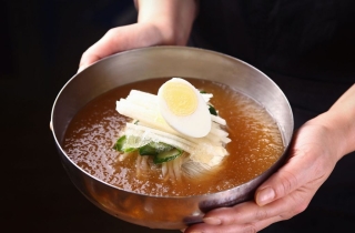 냉면 4그릇이 1만원?…외식비 확 줄인 '가성비 끝판왕' 뭐길래