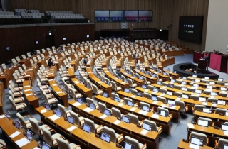 필리버스터, 규탄, 조롱…그리고 아무도 없었다