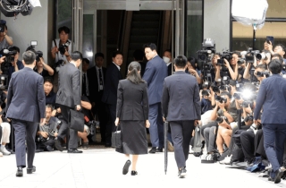"V1 김건희, V2가 윤석열" 농담까지 전한 NYT