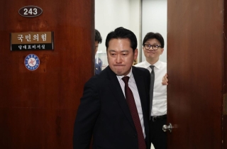 이 한장의 사진에 담긴 악연…국힘 지형이 요동친다