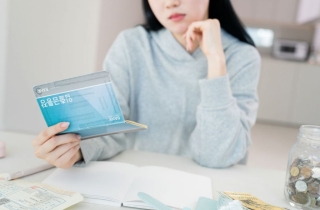 "역사상 가장 큰 금융 위기 올 것…현금 보유 대신 '이것' 모아야"