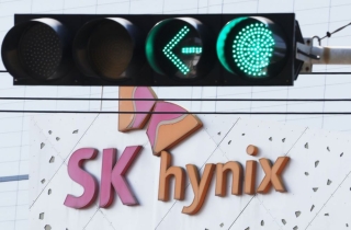 '슈퍼사이클' SK하이닉스 "HBM, 2027년까지 공급 부족"