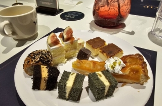 "9900원에 디저트 무제한…카페 대신 가요" 대학가 점령한 애슐리