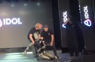 비틀비틀 '꽈당봇'…술 취했니