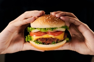 외식 1.5만원 시대, 직장인이 선택한 '5천원 점심'