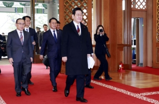 통합 넥타이 매고 출근… 소통 '청와대 시대' 연다