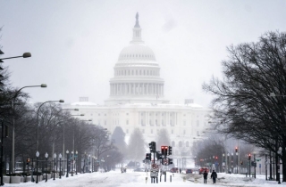 美 초강력 눈폭풍에…하늘길 멈추고 난방비 치솟을듯