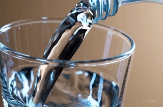 알긴 아는데 이럴수가…"매일 내돈 내고 미세플라스틱 마셨네"