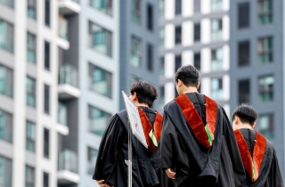 꽃다발 사라진 졸업식